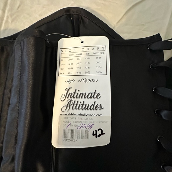 Beautiful floral ribbon and embroidered corset - Picture 3 of 3